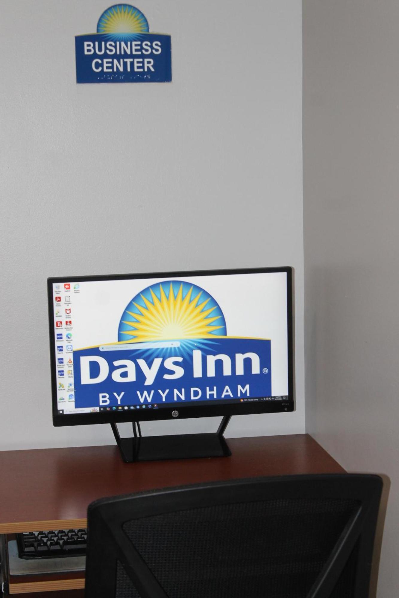 Days Inn By Wyndham Budd Lake Экстерьер фото